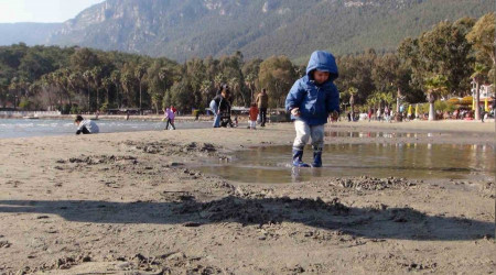 Akyaka'da deniz suyu ekilmesi 50 metreye ulat