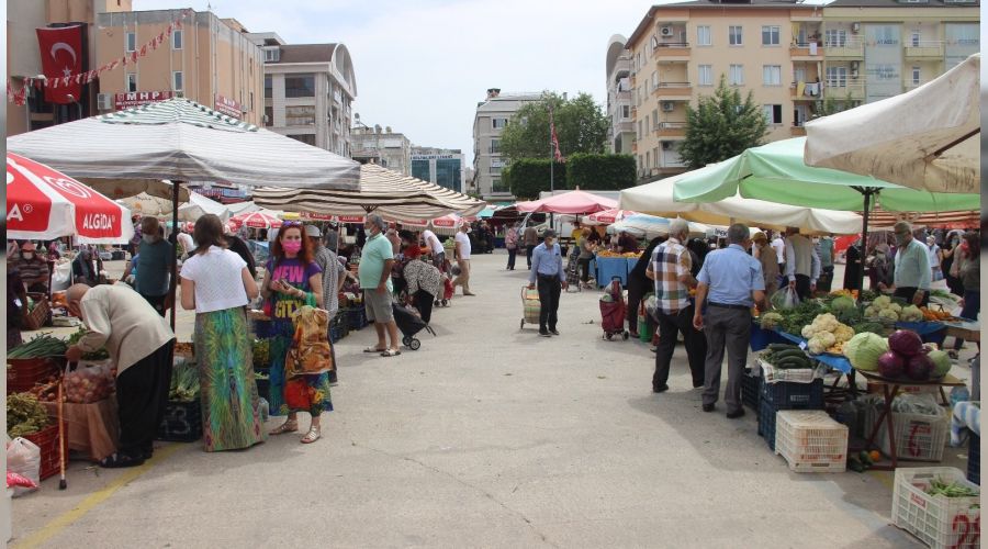 Alanya'da pazar yerleri kontrollü açıldı