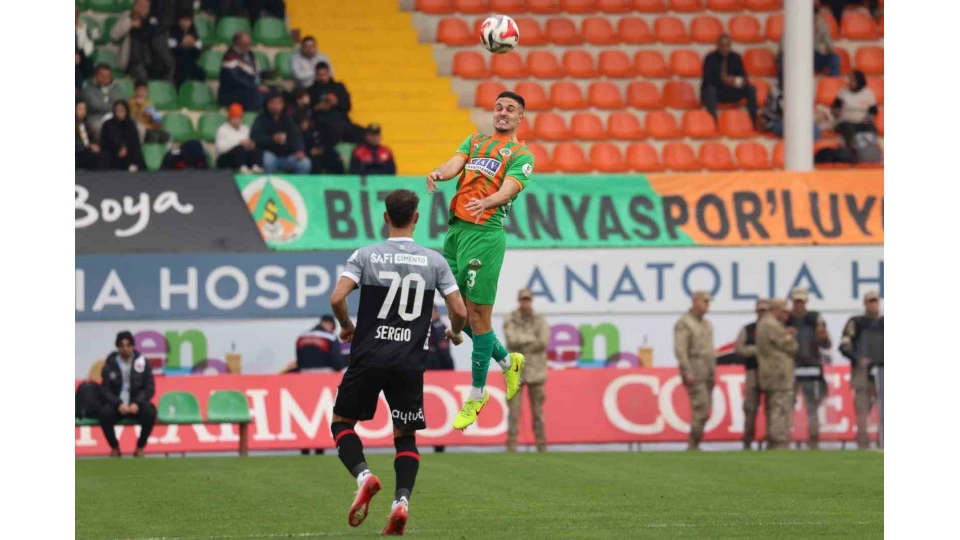 Alanyaspor ilk yar�y� Fatih Karag�mr�k galibiyetiyle tamamlad� 