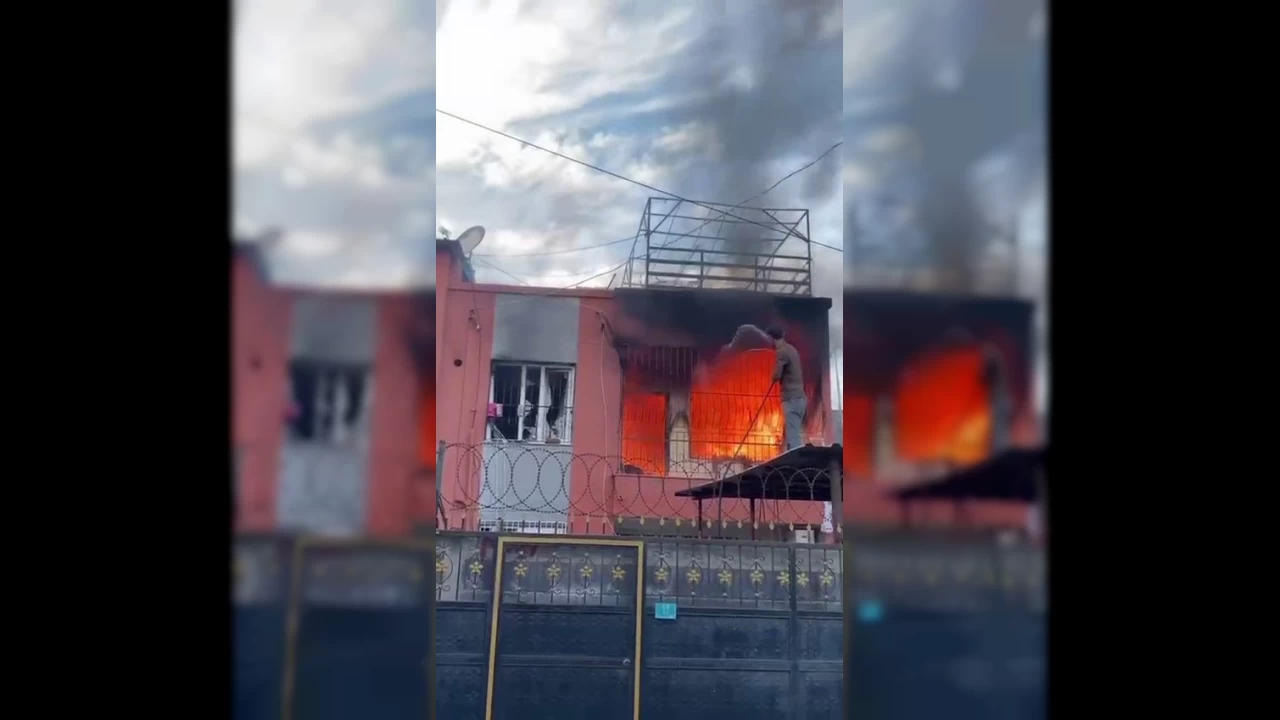 Alev alev yanan eve hortumla müdahale
