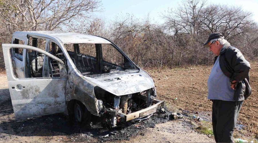 Alkollü sürücü aracını ateşin üzerine park etti
