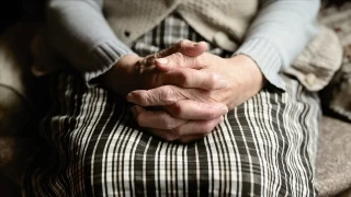 Alzheimer kadnlar '4 nedenle' erkeklerden daha fazla etkiliyor!