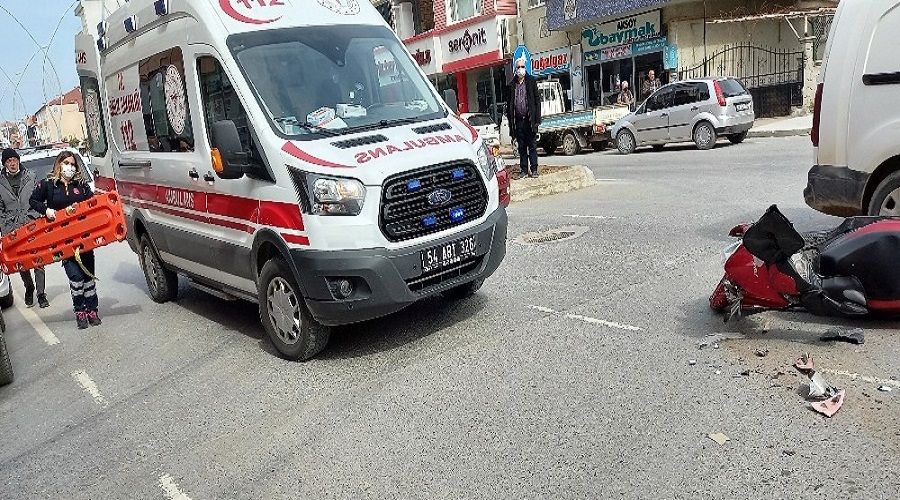 Ambulans kazaları karıştırınca olan yaralıya oldu