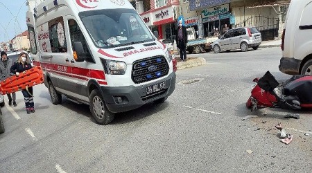 Ambulans kazaları karıştırınca olan yaralıya oldu