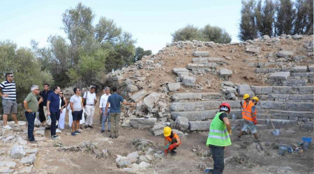 Amos Antik Kenti'nde tiyatro gün yüzüne çıkarılıyor