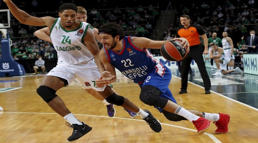 Anadolu Efes üçüncü yenilgisini aldı
