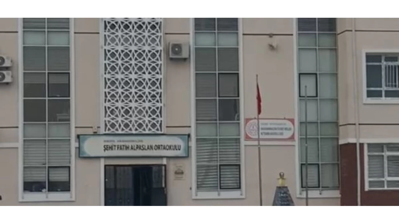 Ankara'da 10 öğrenci zehirlenme şüphesiyle hastaneye kaldırıldı