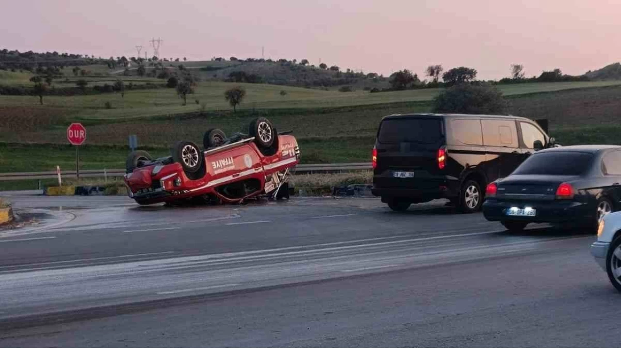 Ankara'da kontrolden ��kan itfaiye arac� takla att�