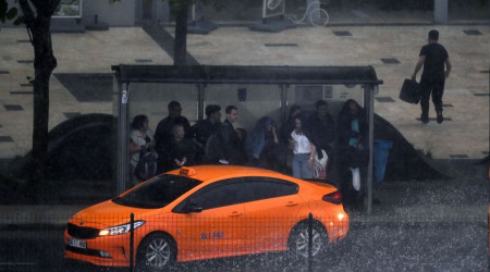 Ankara'da suyla dolan alt geçitte mahsur kalan midibüs şoförü kurtarıldı