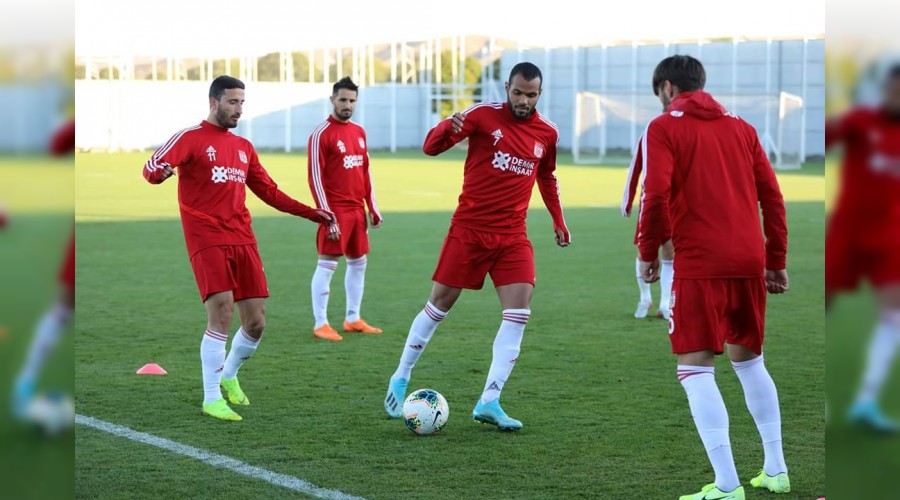 Ankarag�c� haz�rl�klar� s�r�yor