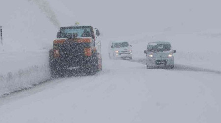 Antalya -Konya karayolunda kar kalınlığı 1 metreyi geçti