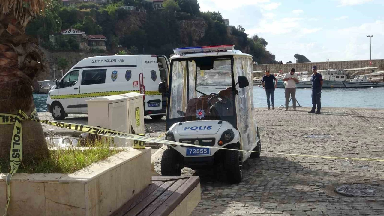 Antalya'da denizde erkek cesedi bulundu