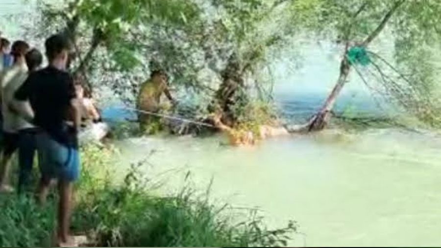 Antalya'da genci halatla kurtardılar