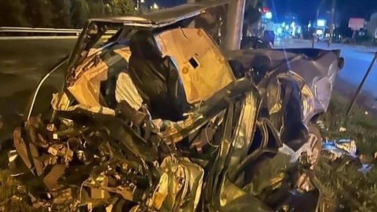 Antalya'da otomobil ikiye blnd