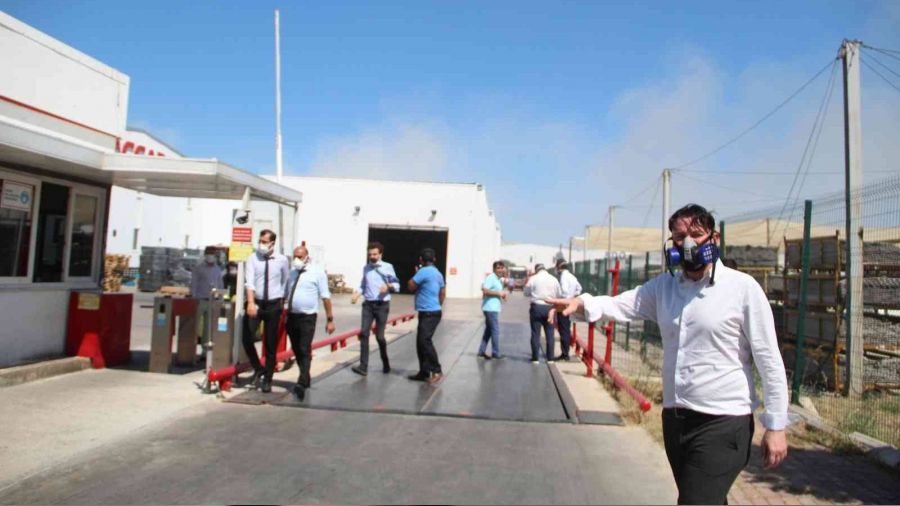 Antalya'da plastik fabrikas�ndaki yang�n korkuttu