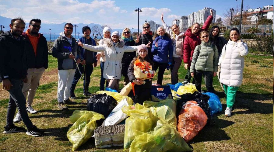Antalya'da Rus ve Ukraynallar birlikte p toplad