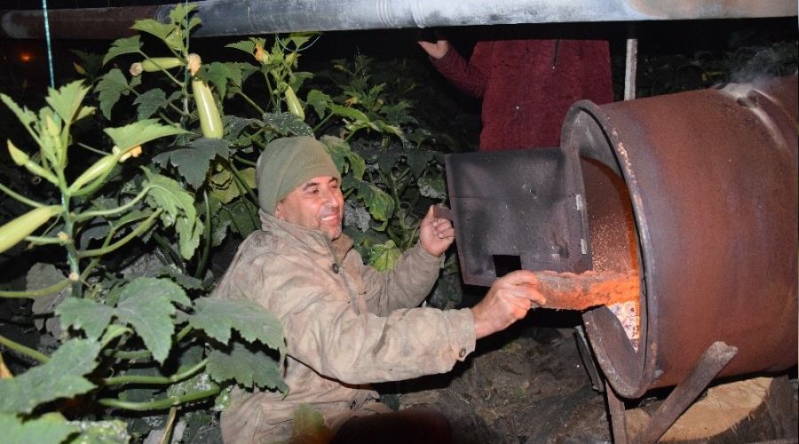 Antalya'da �retici geceyi seralarda ge�irdi