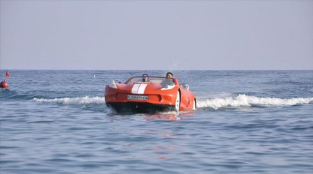 Antalya'da üretilen otomobil görünümlü deniz araçları yurt dışında ilgi görüyor