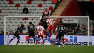 Antalyaspor'dan ligde kalma yolunda dev adm