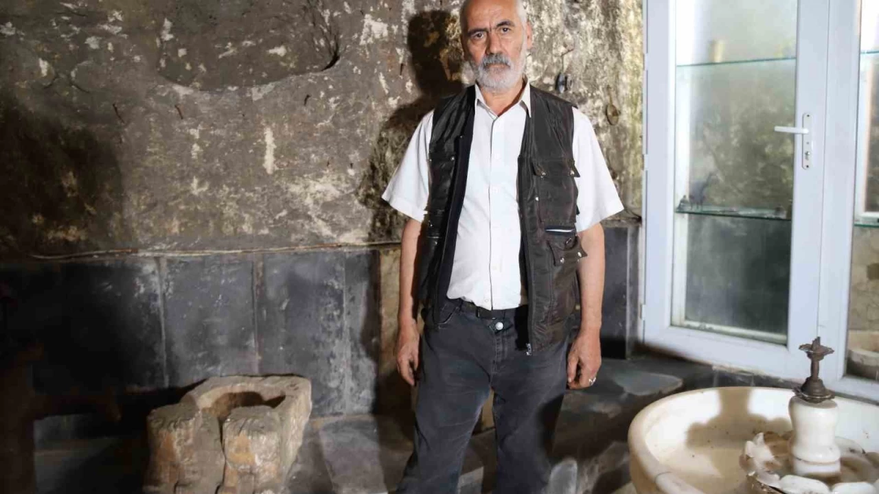 Antika dolu müzenin altında binlerce yıllık mağara keşfetti