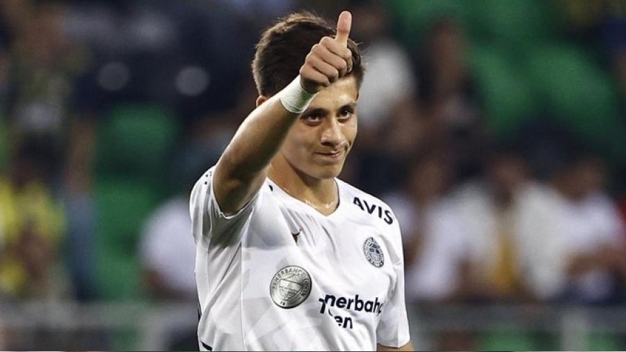 Arda, enkazdan kurtulan Mesut ile g�r��t�