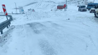 Ardahan'da iki kara yolu ağır tonajlı araçlara kapatıldı