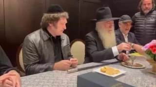Arjantin'de devlet bakanl seimini kazanan Milei, Yahudi ayinine katld