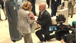 Arnavutluk Babakan Rama, Meloni'yi nnde diz kt
