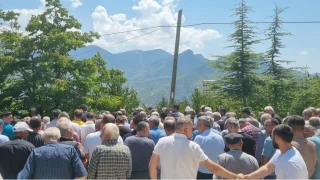Artvin'de BTP'nin ac� g�n�: �l Ba�kan� Keskin'in karde�i son yolculu�una u�urland� 