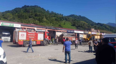 Artvin'de sanayi sitesinde yangın