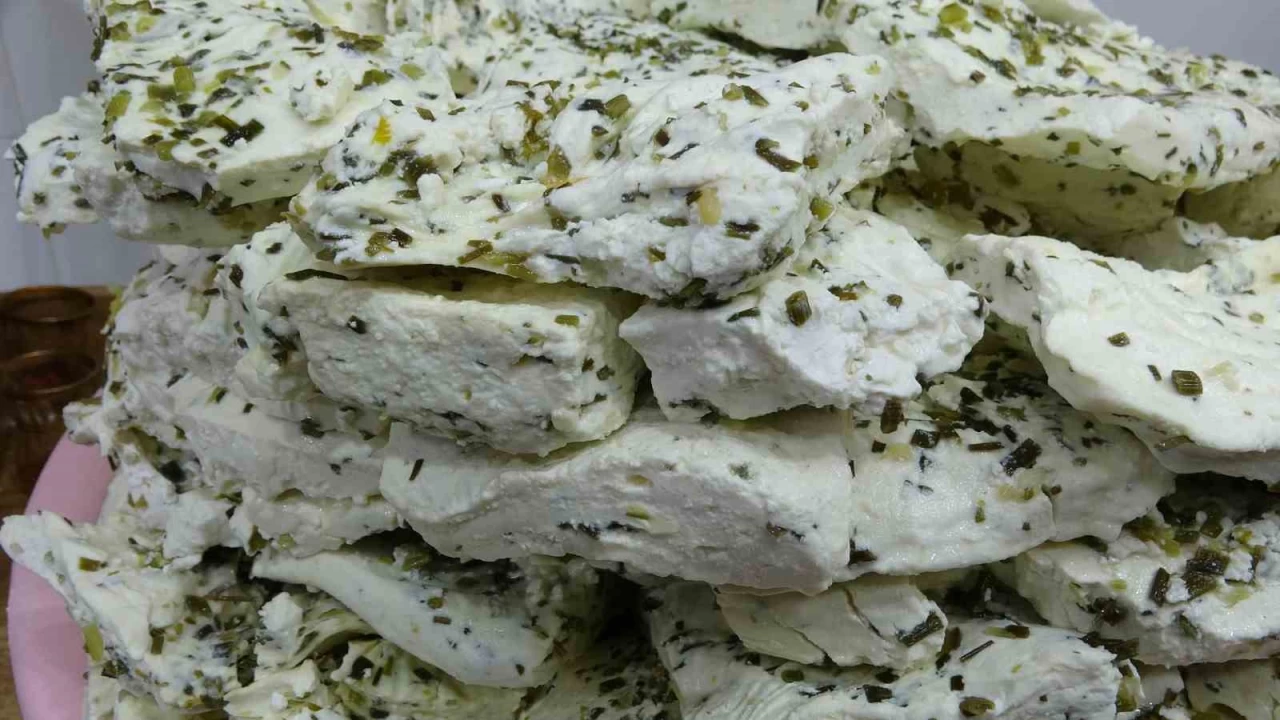 Asırlık lezzeti otlu peynir kışlık küplerde tüketiciyle buluşuyor