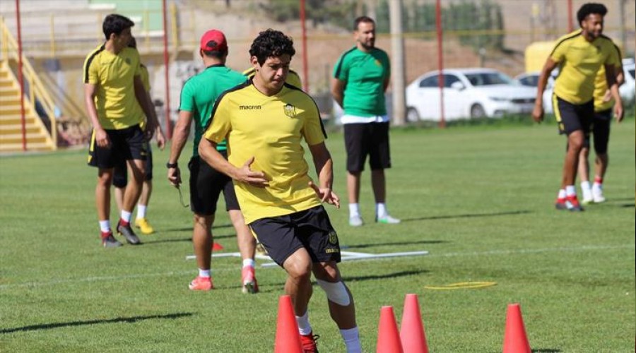 Aslan, Malatyal� futbolcunun pe�inde