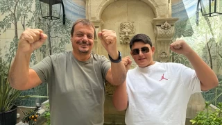 Ataman'ın oğlu Sarp ile tatlı futbol atışması