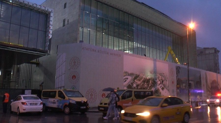 Atatürk Kültür Merkezi’nde asma tavan çöktü