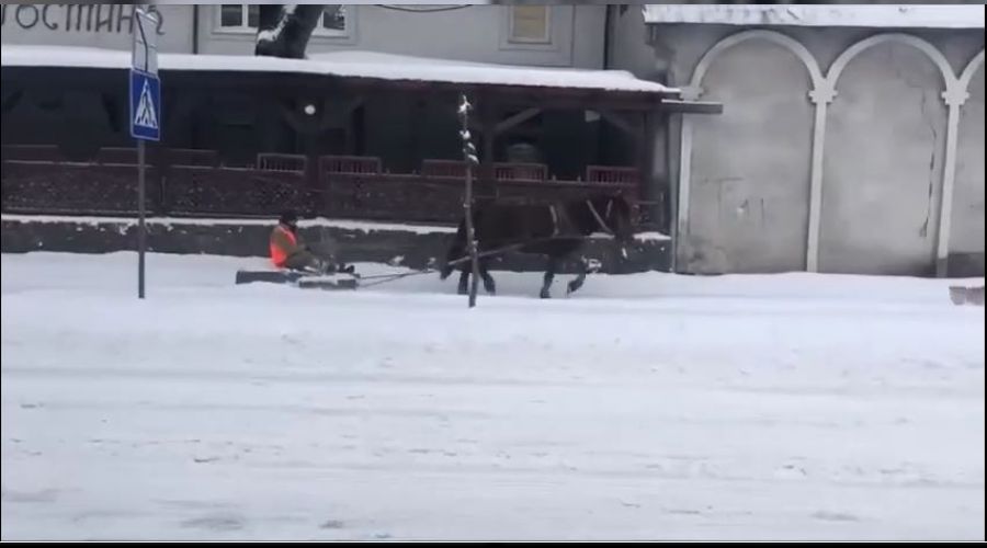 Atlı kar küreme aracı sosyal medyada viral oldu
