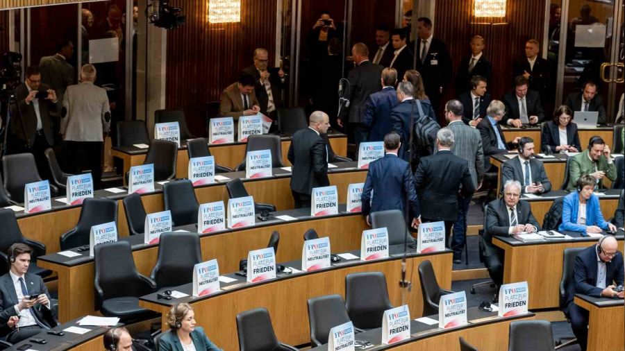 Avusturya'da Zelenskiy'e �ok... Vekiller meclisi terk etti