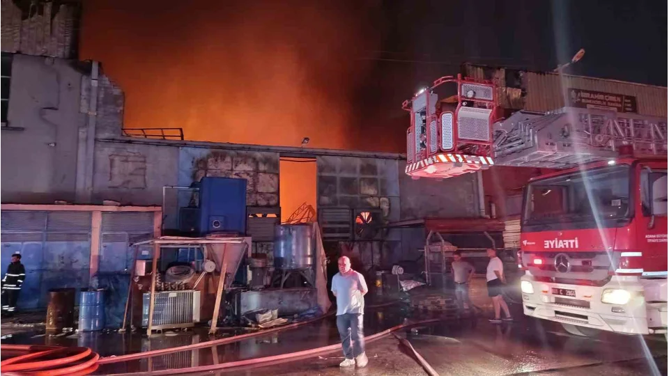 Ayakkab� taban� �reten fabrika alevlere teslim oldu