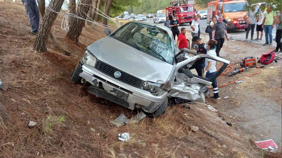 Ayd�n'da trafik kazas�: 2 �l� 4 yaral�