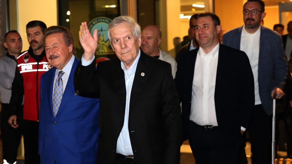 Aziz Yıldırım Fenerbahçe'yi uçurdu
