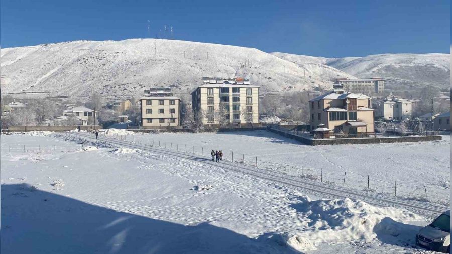 Bahar� bekleyen Karl�ova'ya k�� geri geldi