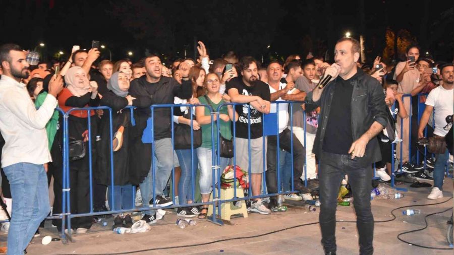 Balıkesir Gönen Haluk Levent ile coştu