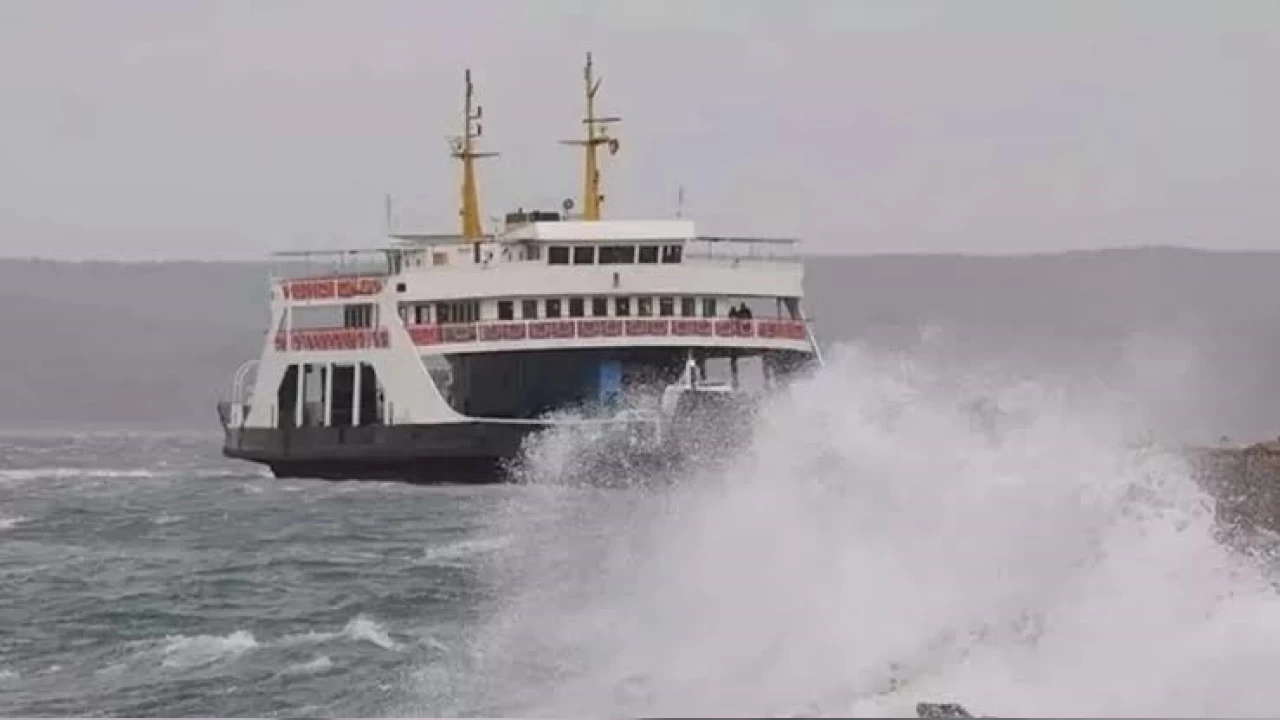 Bandrma ve Erdek'te feribot seferleri iptal edildi