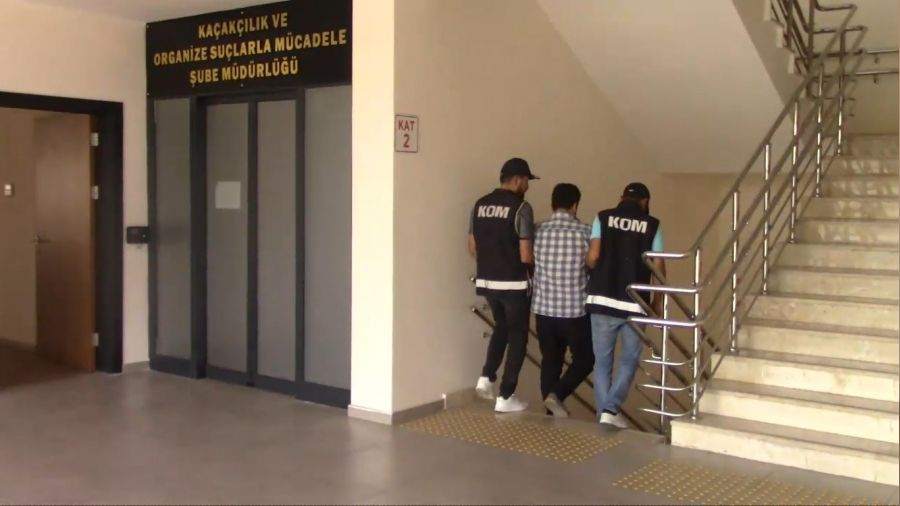 Bankayı dolandıramadan yakalandılar