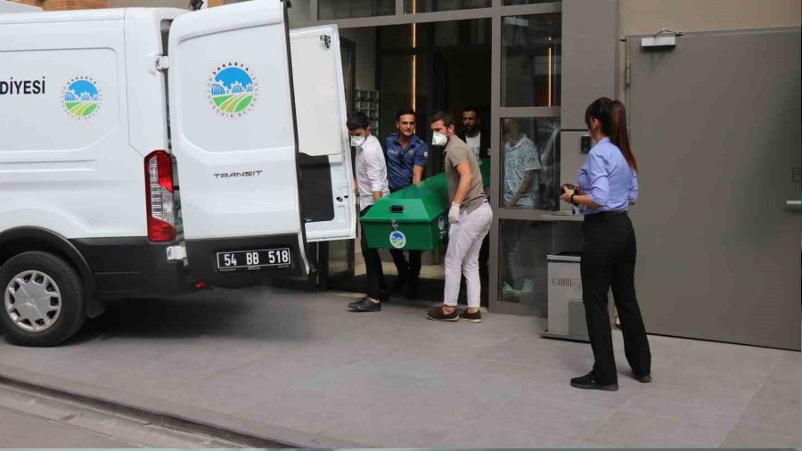 Banyoda �l� bulunan kad�n�n cesedi 3 g�n boyunca o dairede kalm��