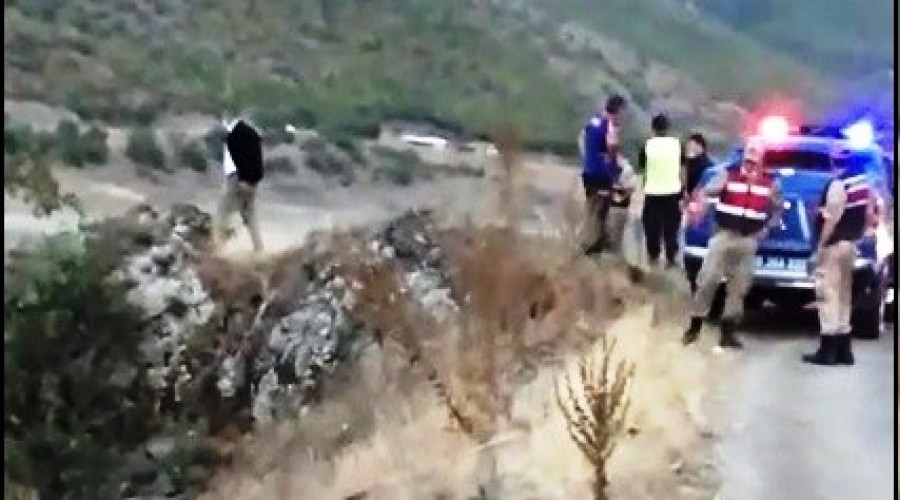 Baraj gölüne uçan araçtan sağ kurtarıldılar