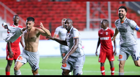 Başakşehir Antwerp'i devirdi, gruplara kaldı