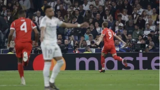 Bayern M�nih ve Arsenal avantaj� kapt�