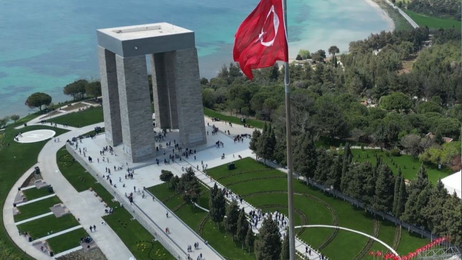 Bayramda �ehitler Abidesi'ne ziyaret�i ak�n�