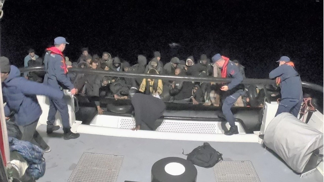 Bayramda �lkelerine de�il bat�ya giden 46 ka�ak g��men yakaland�