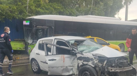 Belediye otobüsü ile otomobil çarpıştı, kadın sürücü hayatını kaybetti